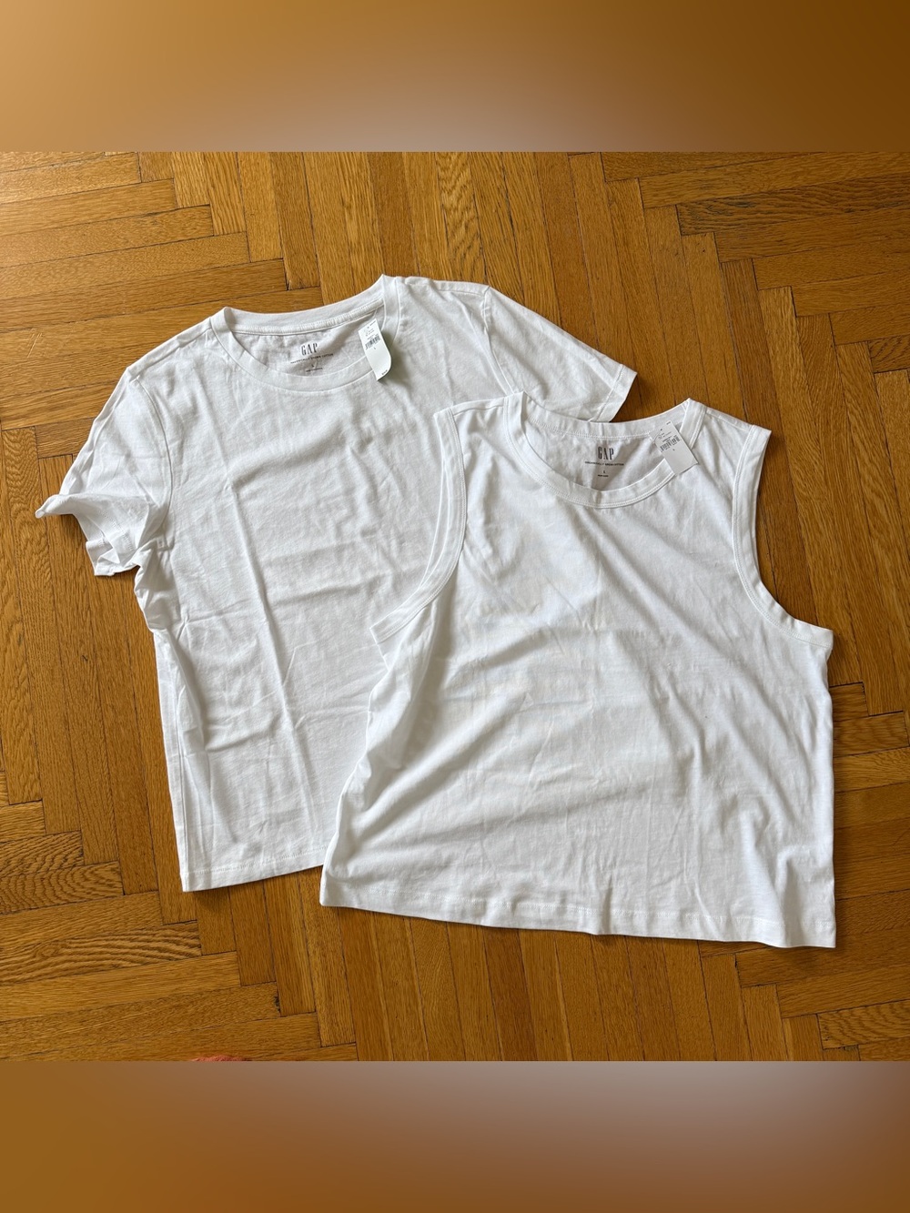 ~ NWT BUNDLE ~ Gap White T-shirt and Tank Bundle - Size Large